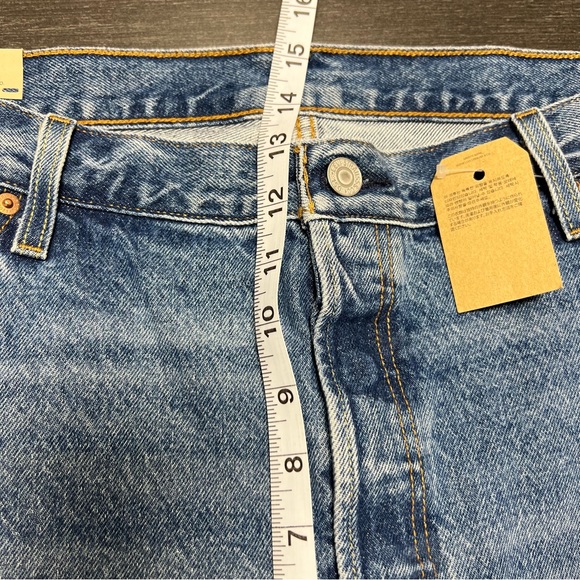 Levi's Women's 501 Pieced Jeans Med Wash Rigid Denim High-Rise Straight 24W - Picture 9 of 10